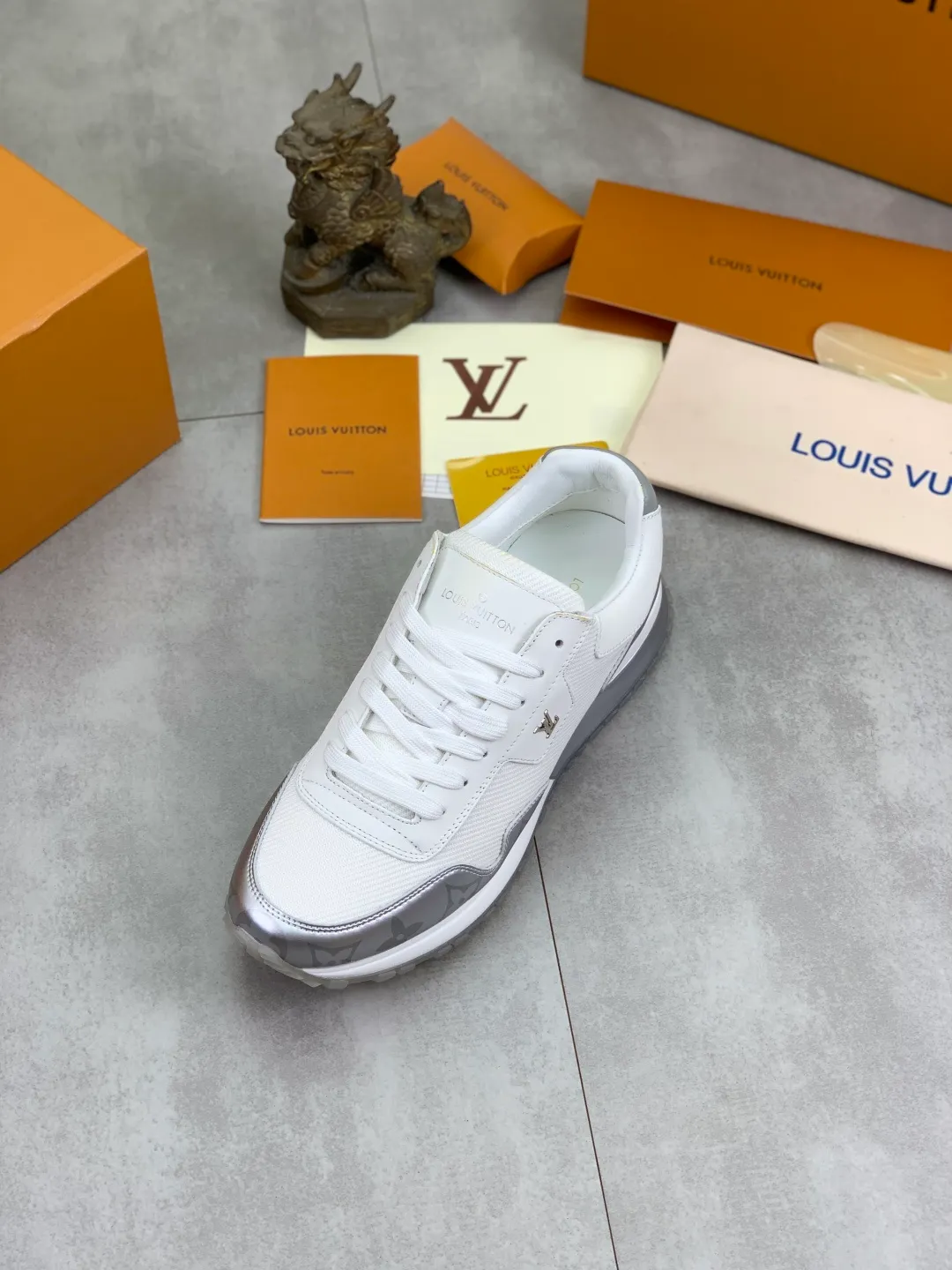 Men's men's shoes 💰P680 new style 💶[LOUIS VUITTON] (original order) new style 🍀LV Louis Vuitton * - top version of LV classic trendy shoes! Made of imported original cowhide and water-dyed cowhide lining. The latest original wear-resistant rubber combination outsole! High quality products! Multiple colors available, code number: 38-44 (45 46 customized)